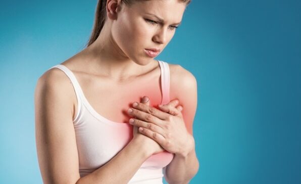 Une sensation de douleur douloureuse dans la région cardiaque est l'un des signes de l'ostéochondrose thoracique